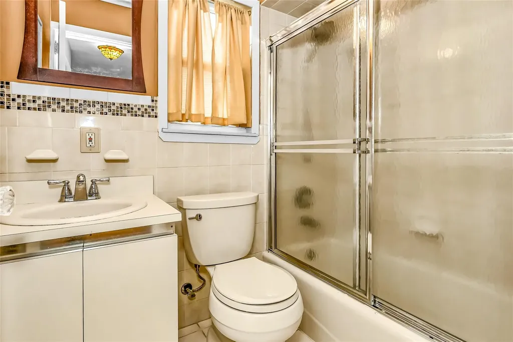 17 Hillside Avenue Lynbrook NY 11563