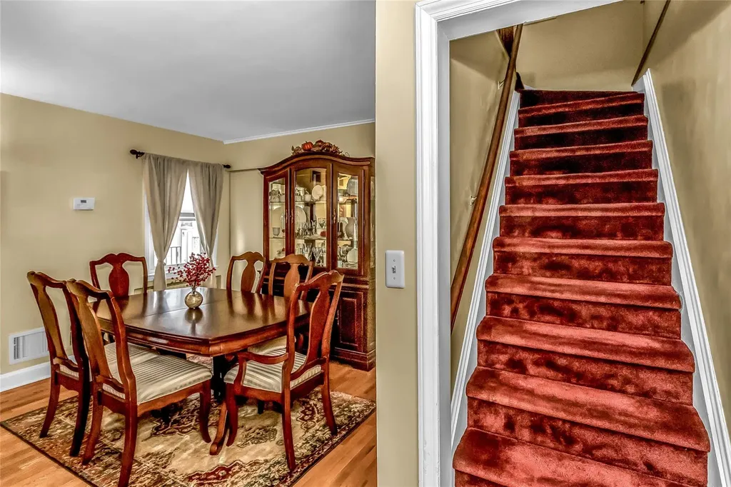 17 Hillside Avenue Lynbrook NY 11563