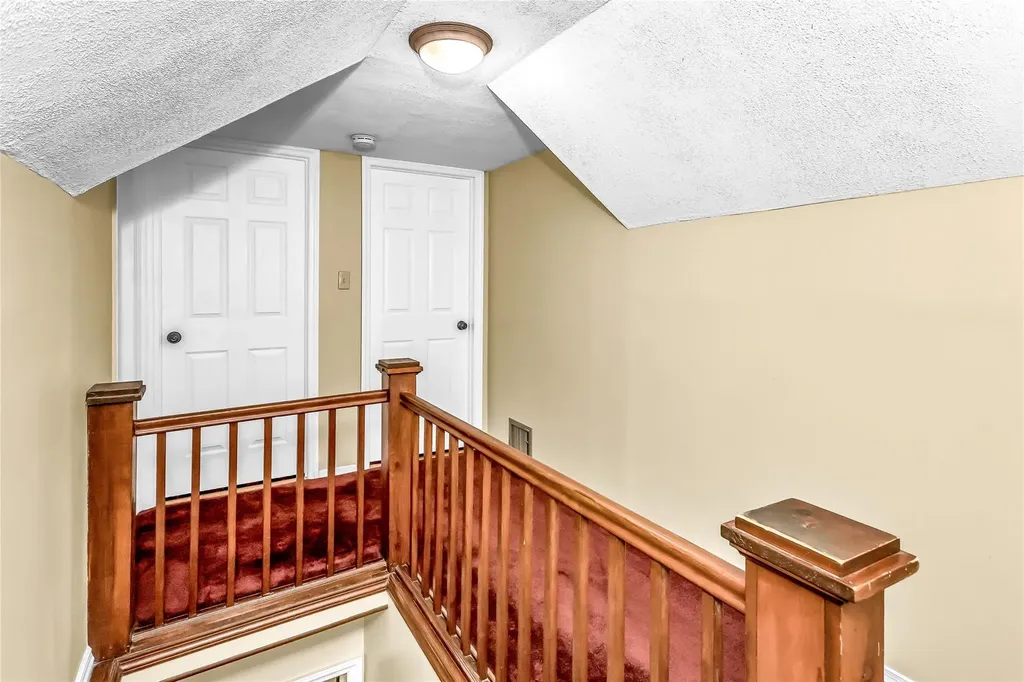17 Hillside Avenue Lynbrook NY 11563
