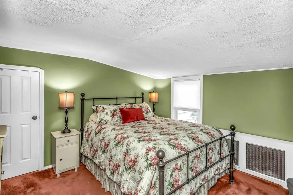 17 Hillside Avenue Lynbrook NY 11563