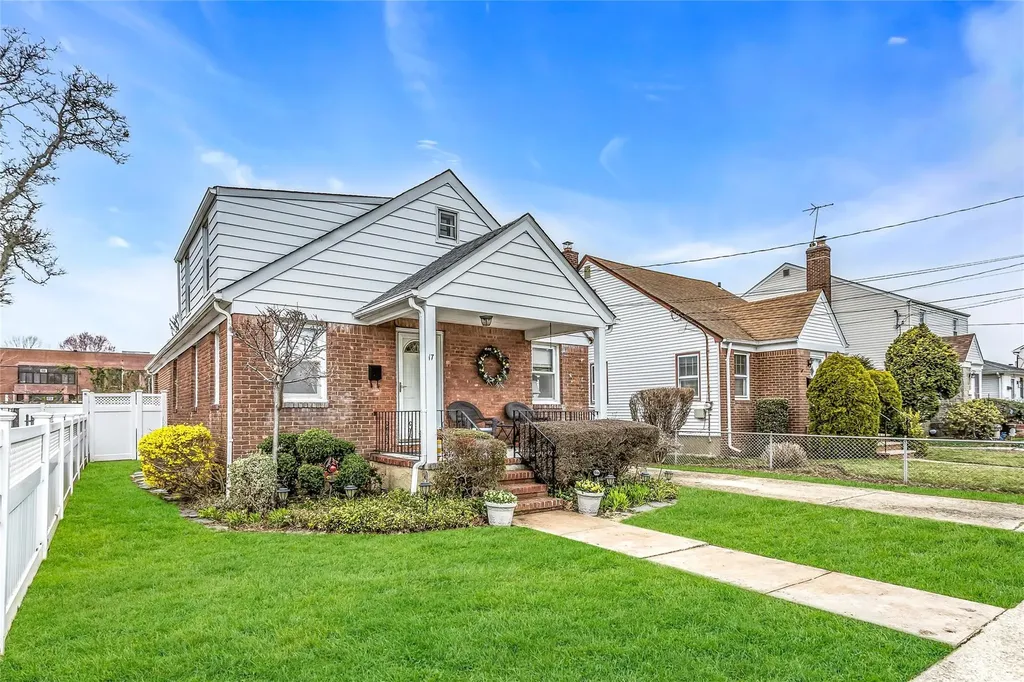 17 Hillside Avenue Lynbrook NY 11563
