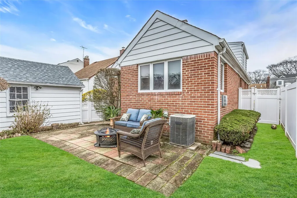 17 Hillside Avenue Lynbrook NY 11563