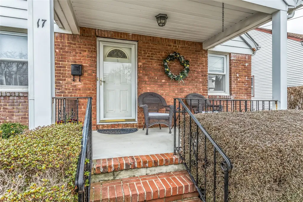 17 Hillside Avenue Lynbrook NY 11563