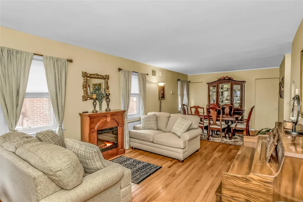 17 Hillside Avenue Lynbrook NY 11563