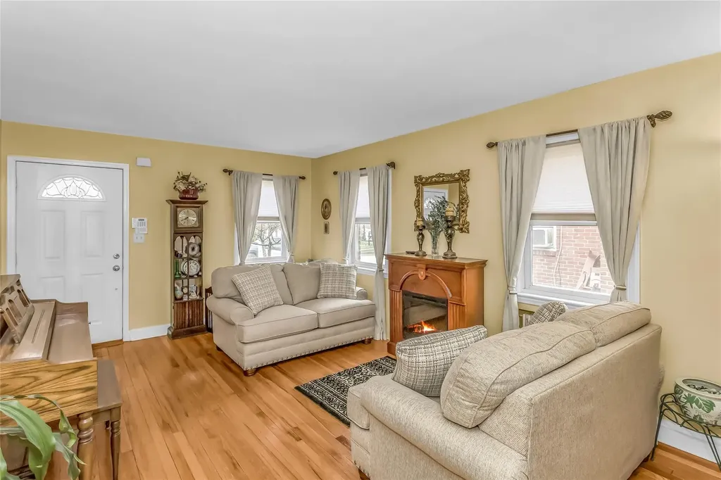 17 Hillside Avenue Lynbrook NY 11563