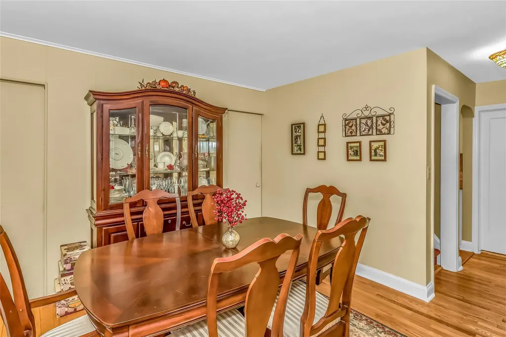 17 Hillside Avenue Lynbrook NY 11563