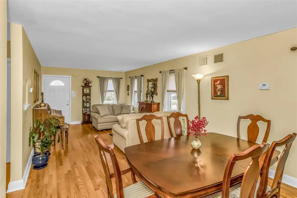 17 Hillside Avenue Lynbrook NY 11563