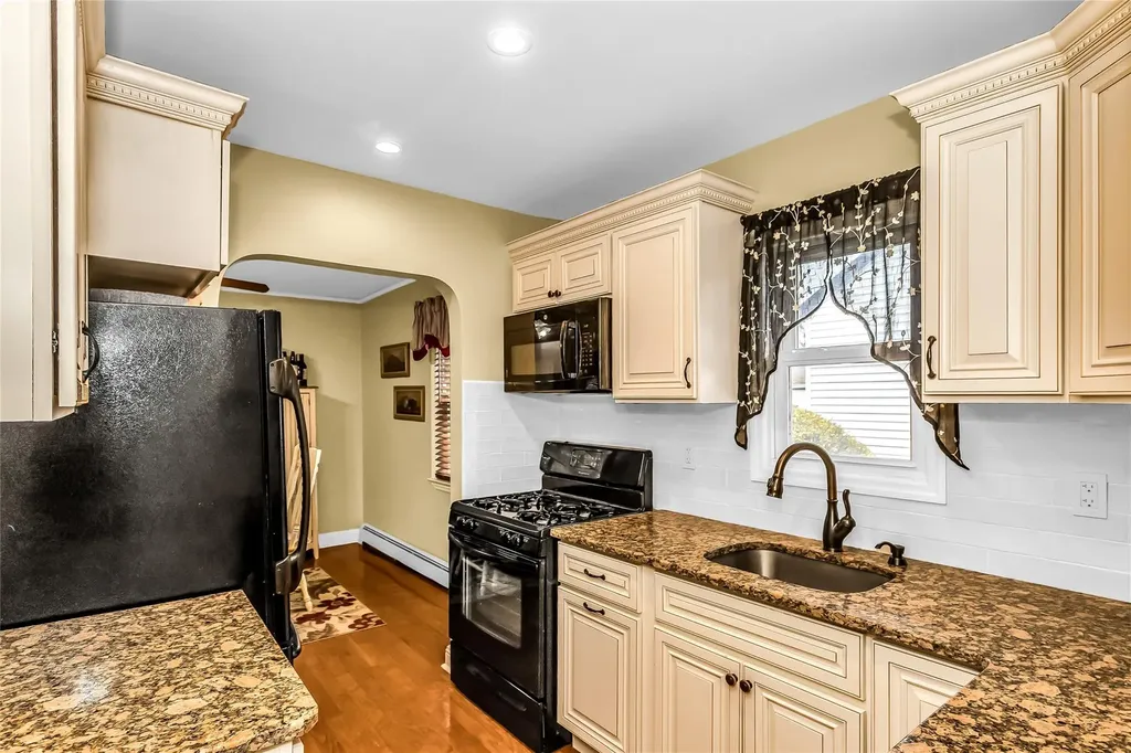 17 Hillside Avenue Lynbrook NY 11563
