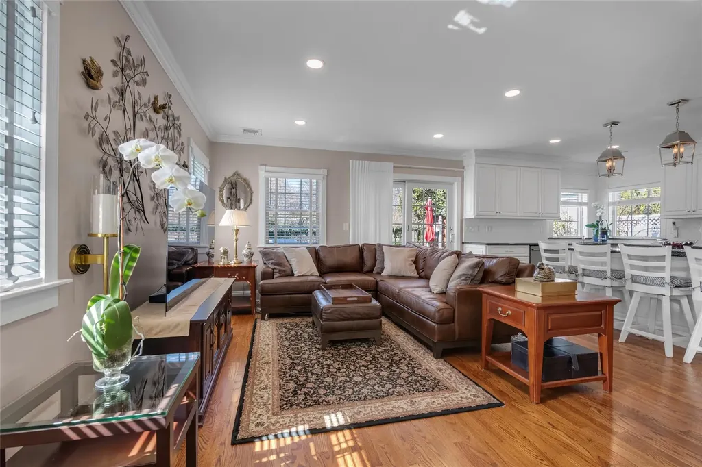 9 Robin Road Manhasset NY 11030