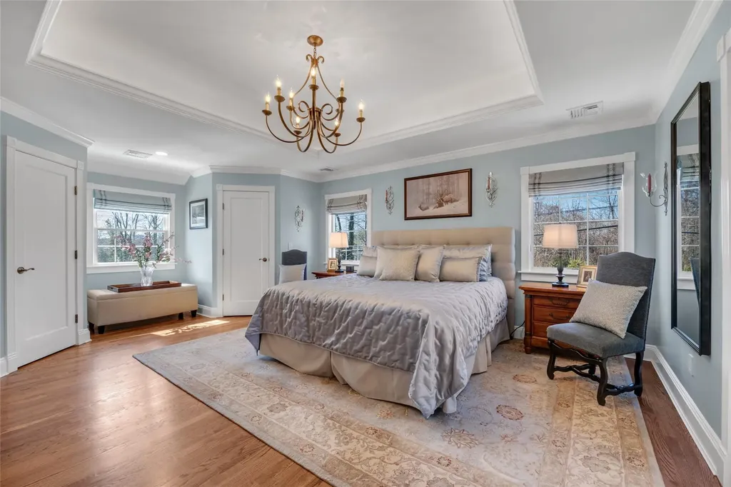 9 Robin Road Manhasset NY 11030