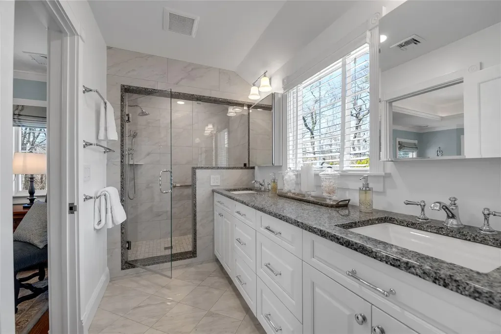 9 Robin Road Manhasset NY 11030