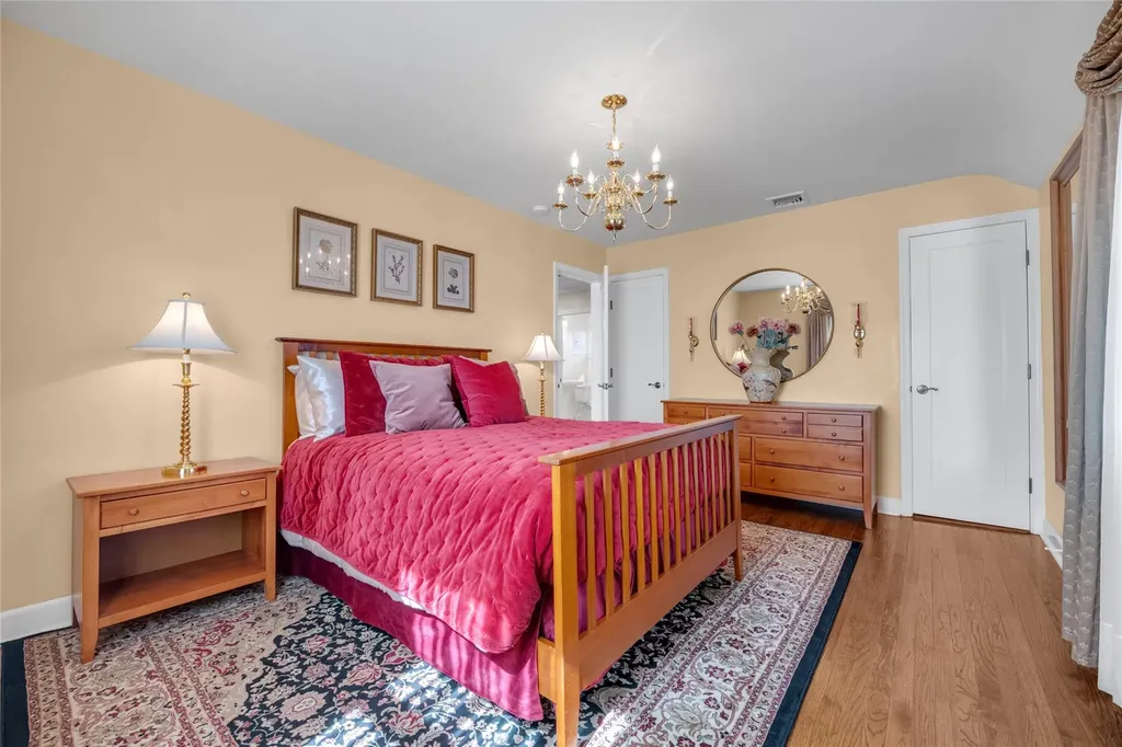 9 Robin Road Manhasset NY 11030