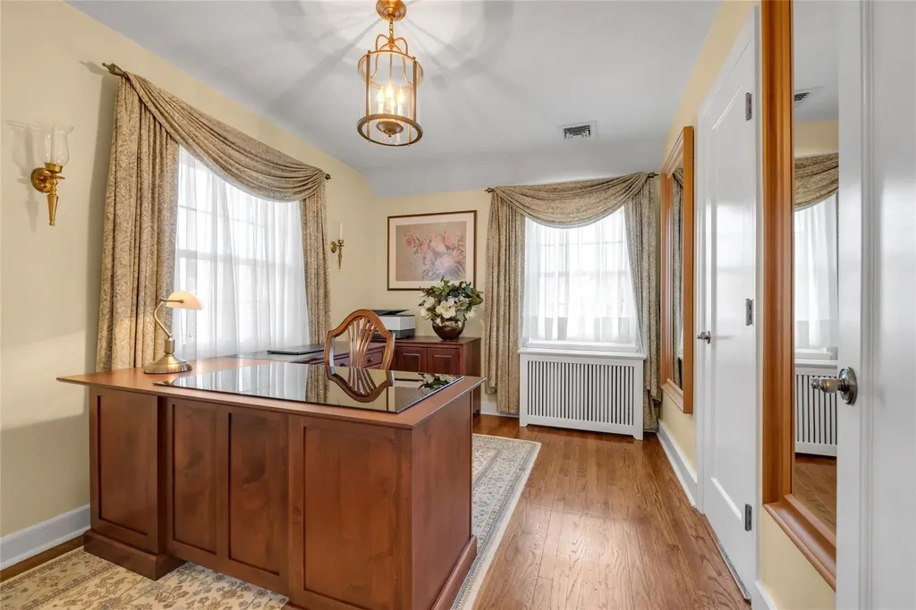 9 Robin Road Manhasset NY 11030