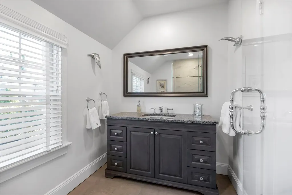 9 Robin Road Manhasset NY 11030