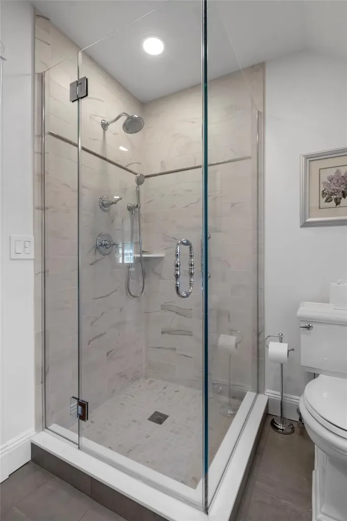 9 Robin Road Manhasset NY 11030