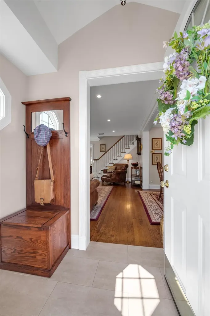 9 Robin Road Manhasset NY 11030
