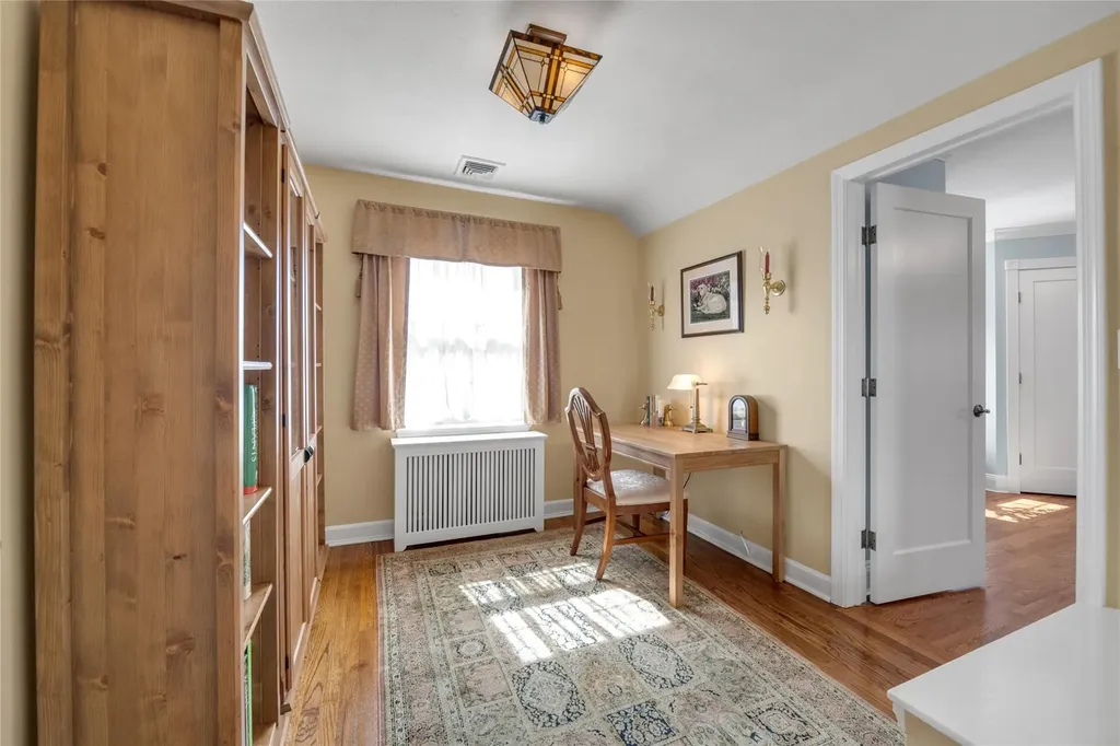 9 Robin Road Manhasset NY 11030
