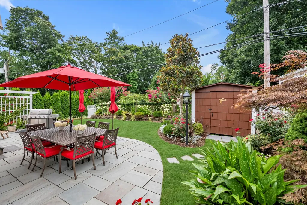 9 Robin Road Manhasset NY 11030