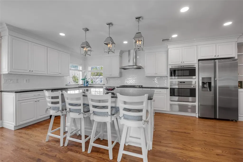 9 Robin Road Manhasset NY 11030