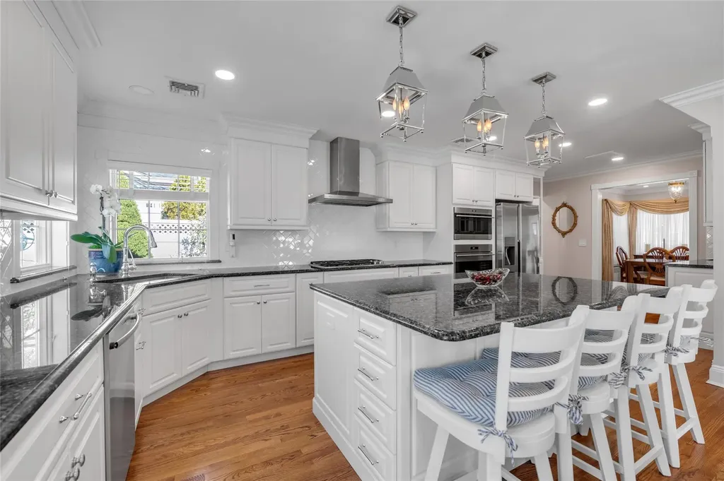 9 Robin Road Manhasset NY 11030
