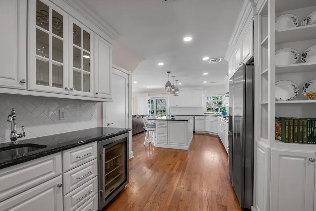 9 Robin Road Manhasset NY 11030