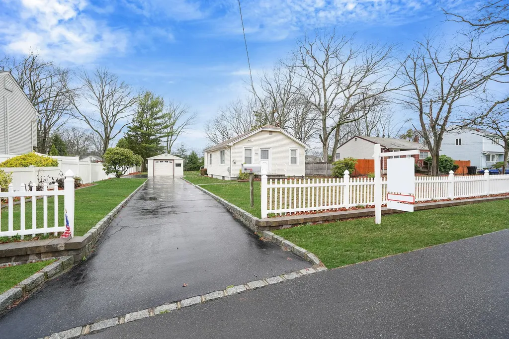 622 Sandra Avenue West Islip NY 11795