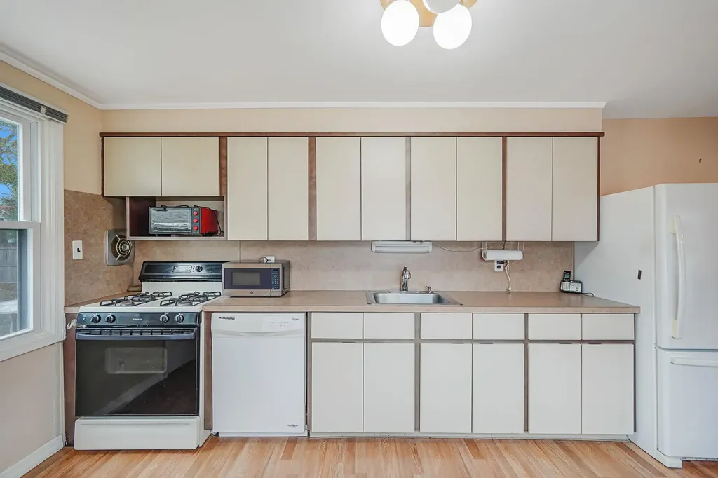 622 Sandra Avenue West Islip NY 11795