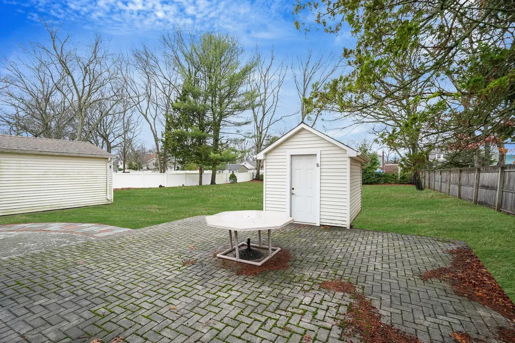 622 Sandra Avenue West Islip NY 11795