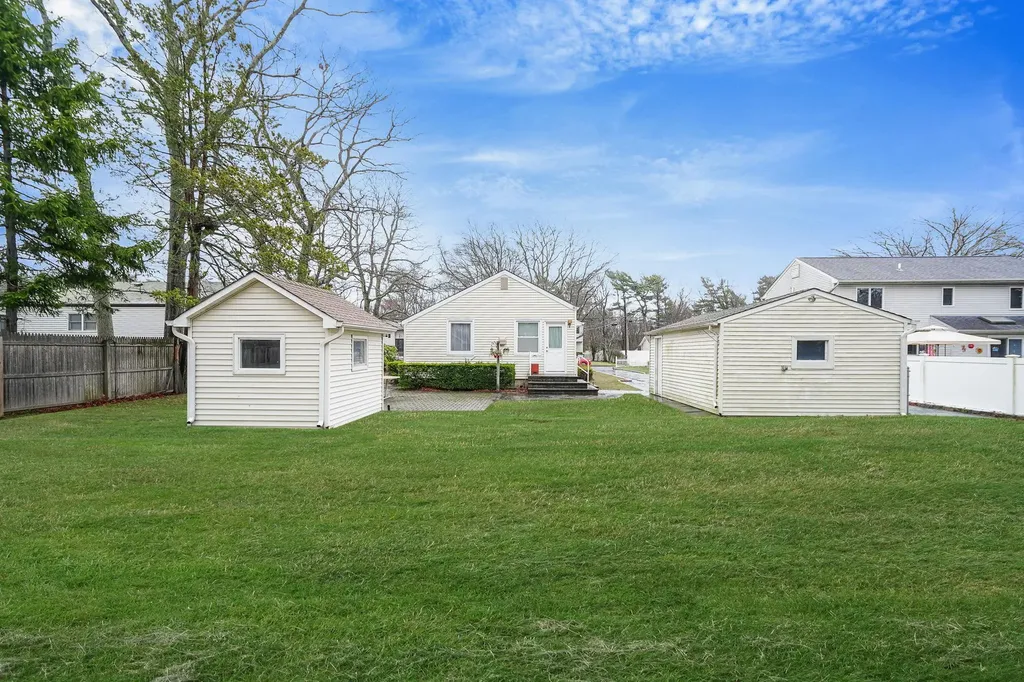 622 Sandra Avenue West Islip NY 11795
