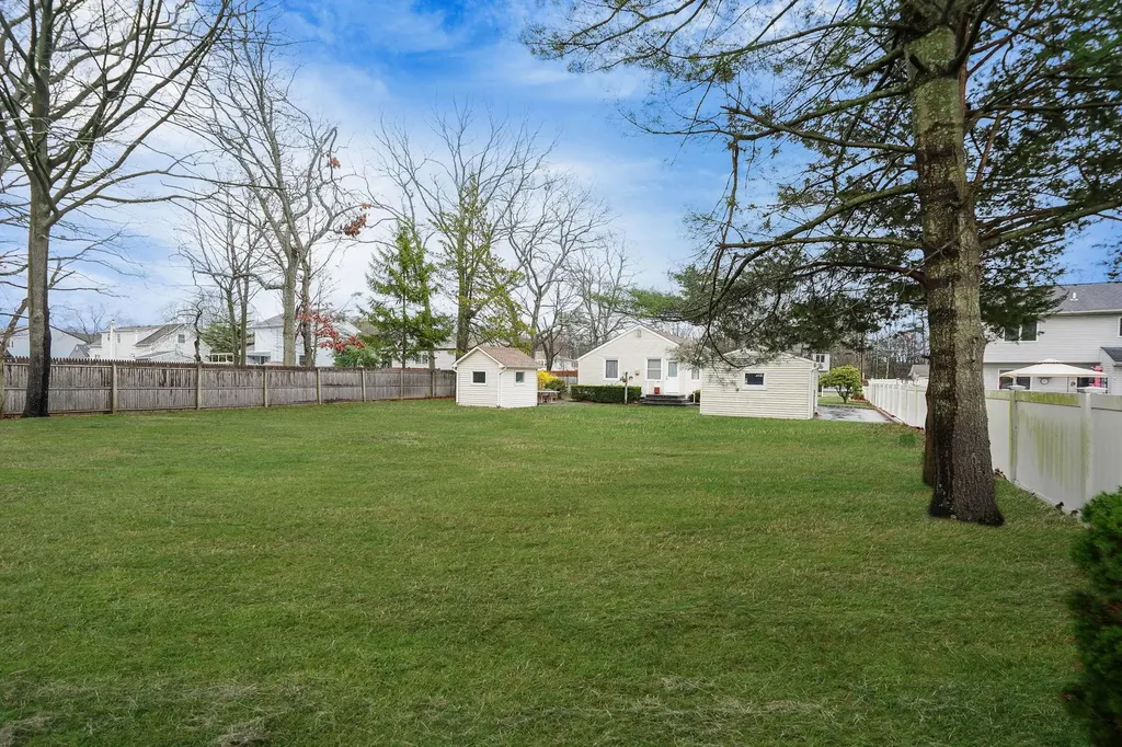 622 Sandra Avenue West Islip NY 11795