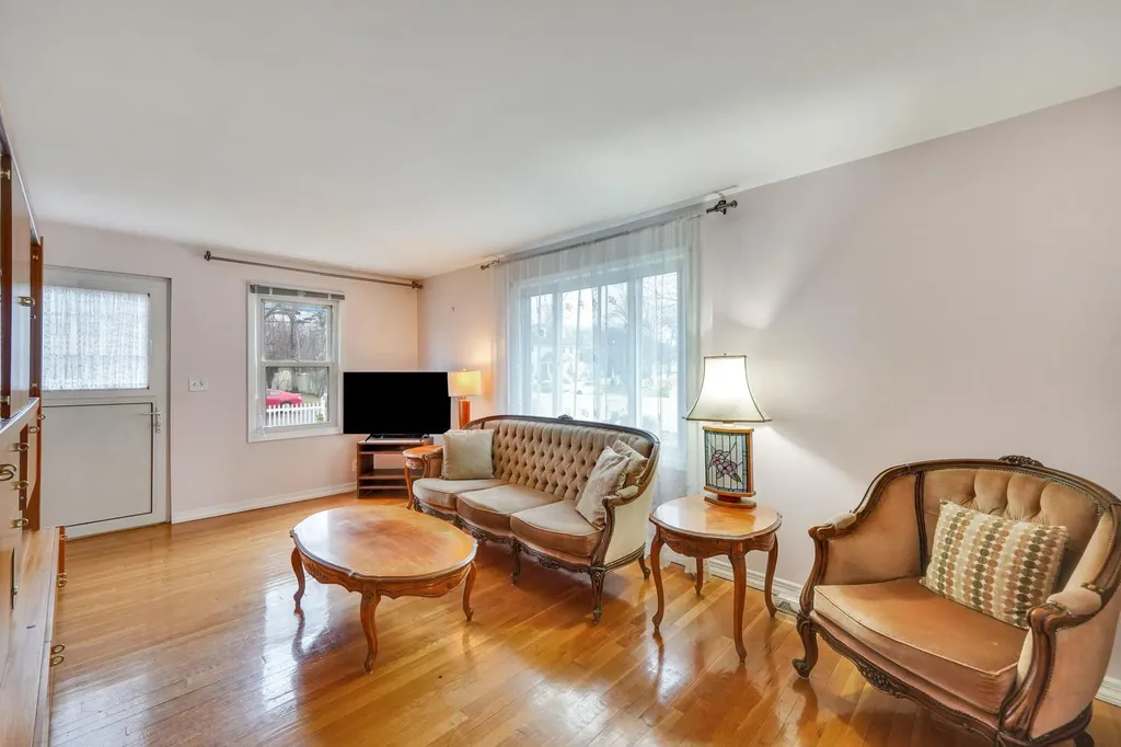 622 Sandra Avenue West Islip NY 11795