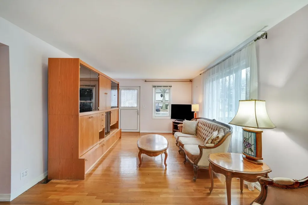 622 Sandra Avenue West Islip NY 11795