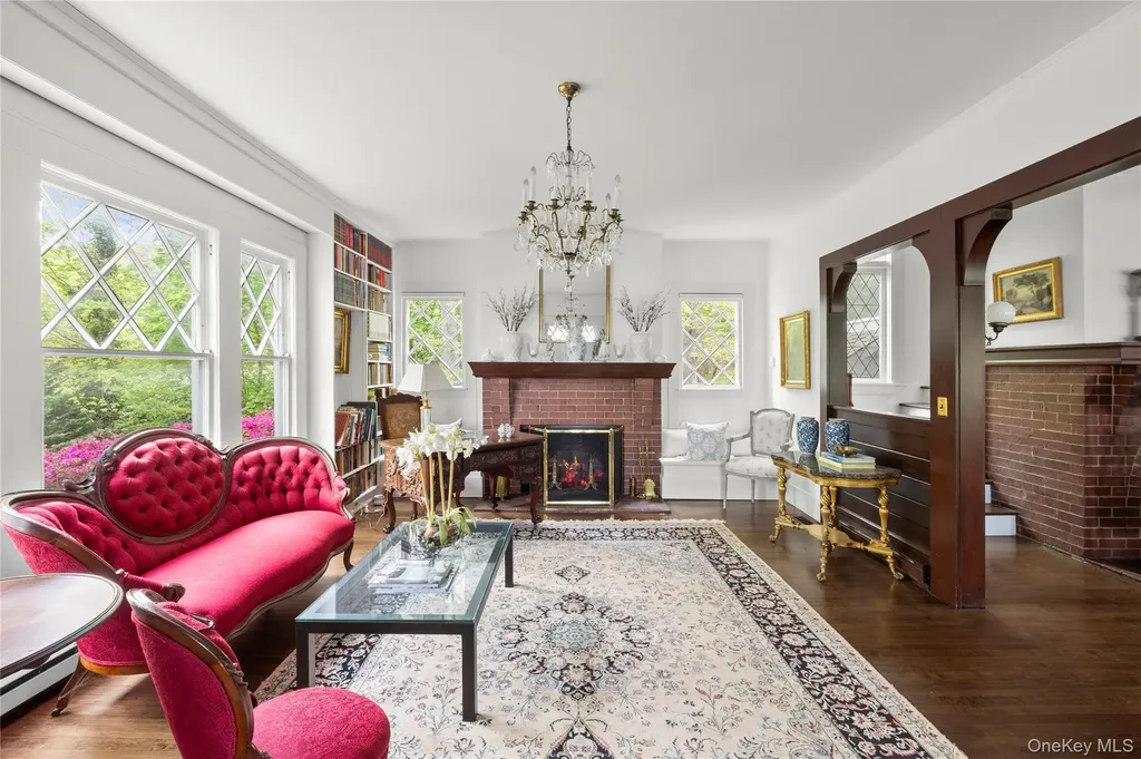 10 Pine Path Port Jefferson NY 11777