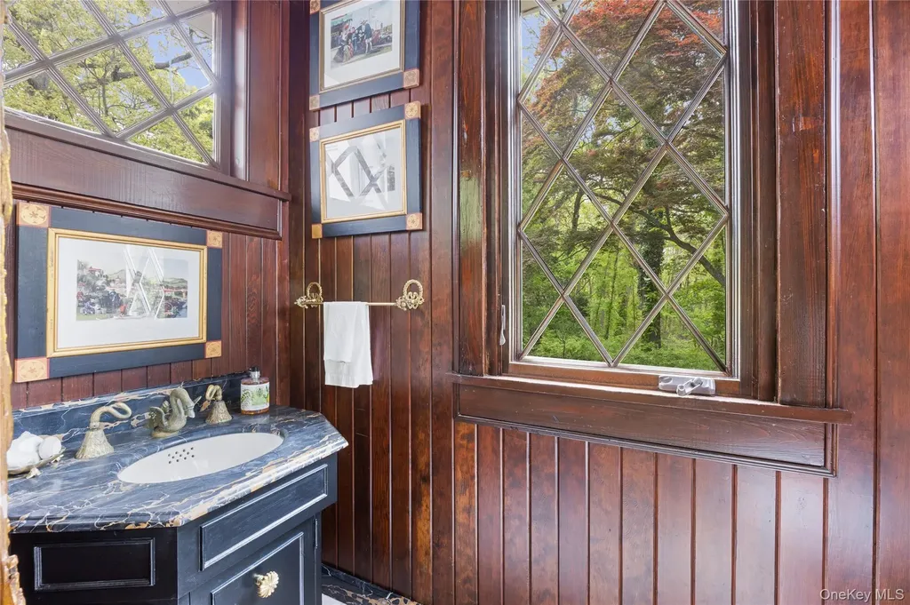 10 Pine Path Port Jefferson NY 11777