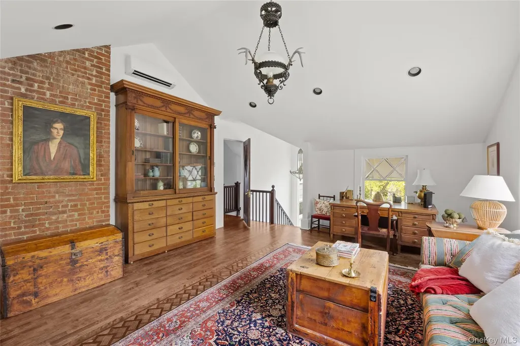 10 Pine Path Port Jefferson NY 11777