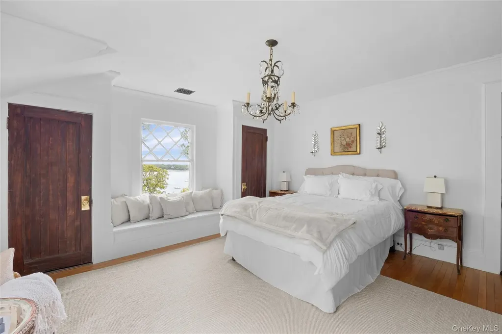 10 Pine Path Port Jefferson NY 11777