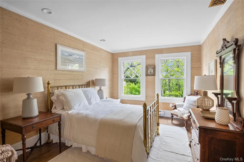 10 Pine Path Port Jefferson NY 11777
