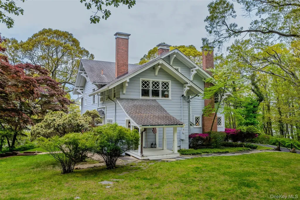 10 Pine Path Port Jefferson NY 11777