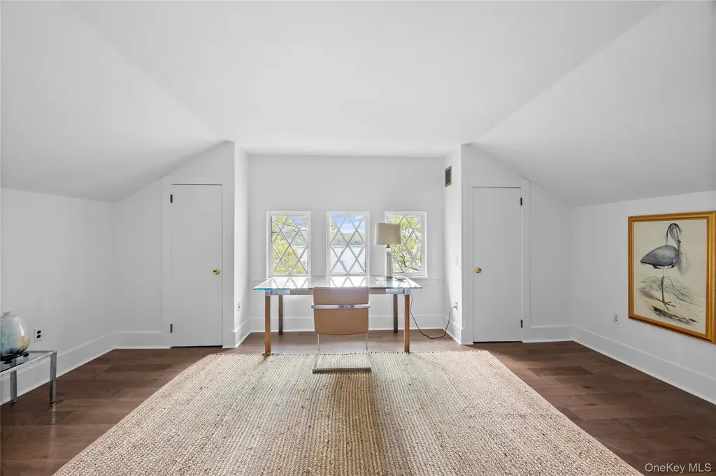 10 Pine Path Port Jefferson NY 11777