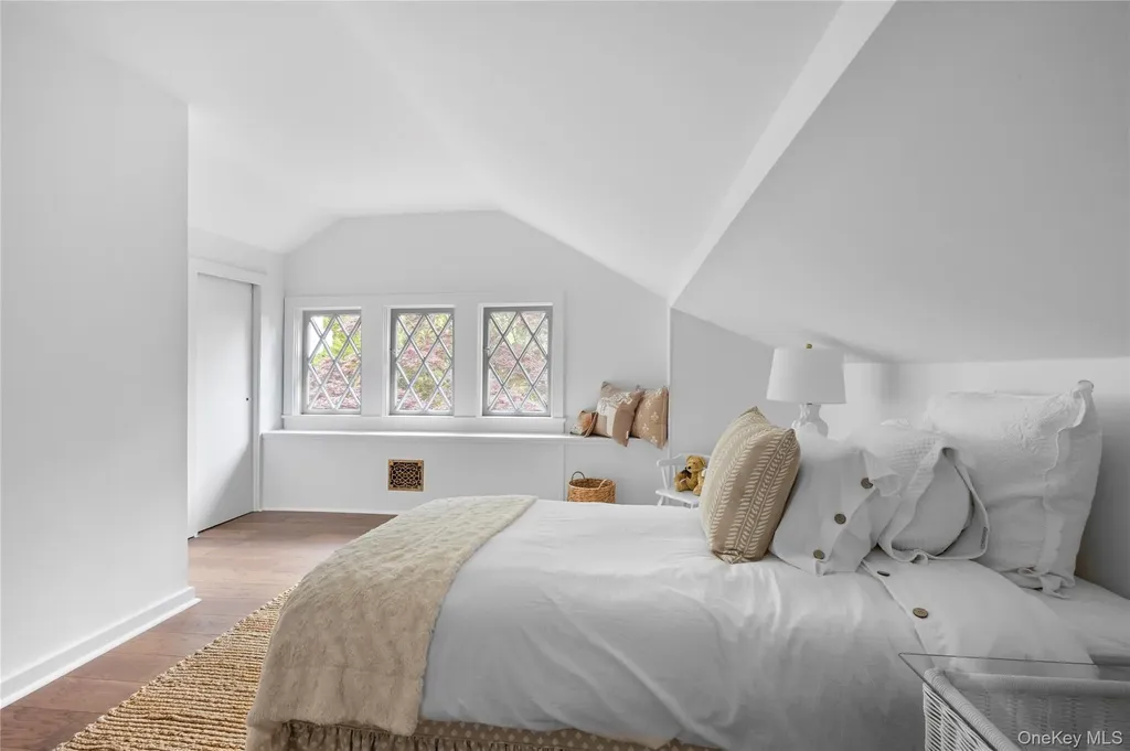 10 Pine Path Port Jefferson NY 11777