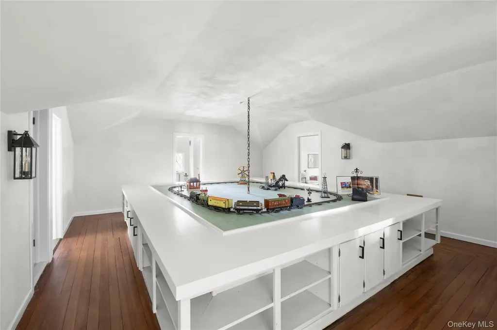 10 Pine Path Port Jefferson NY 11777