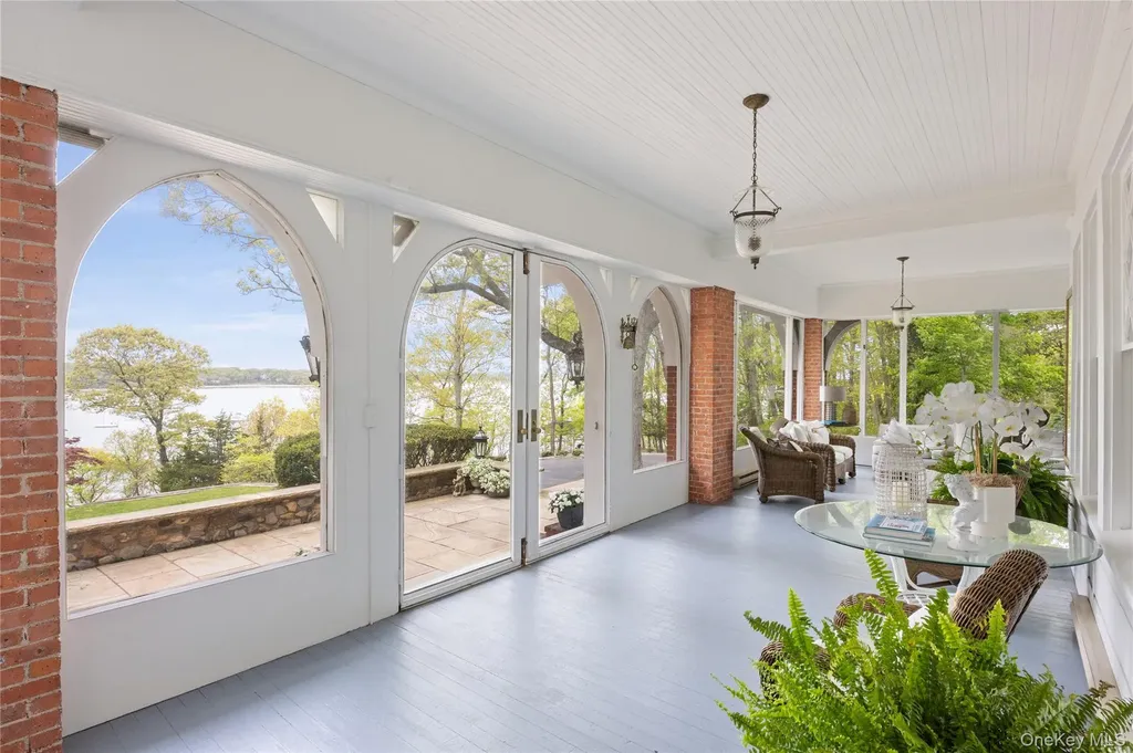 10 Pine Path Port Jefferson NY 11777