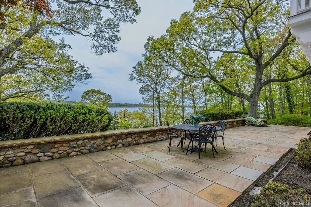 10 Pine Path Port Jefferson NY 11777