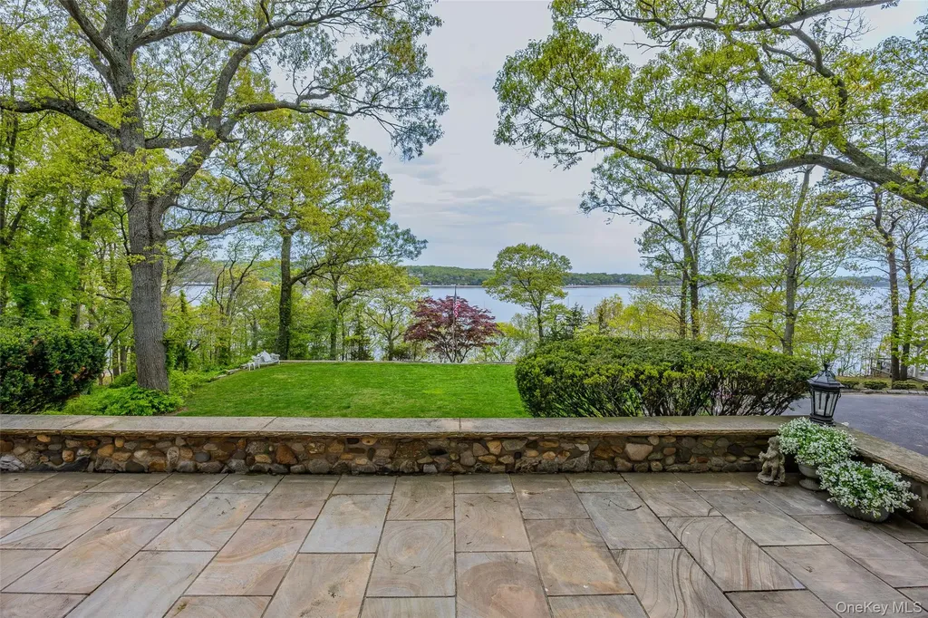 10 Pine Path Port Jefferson NY 11777
