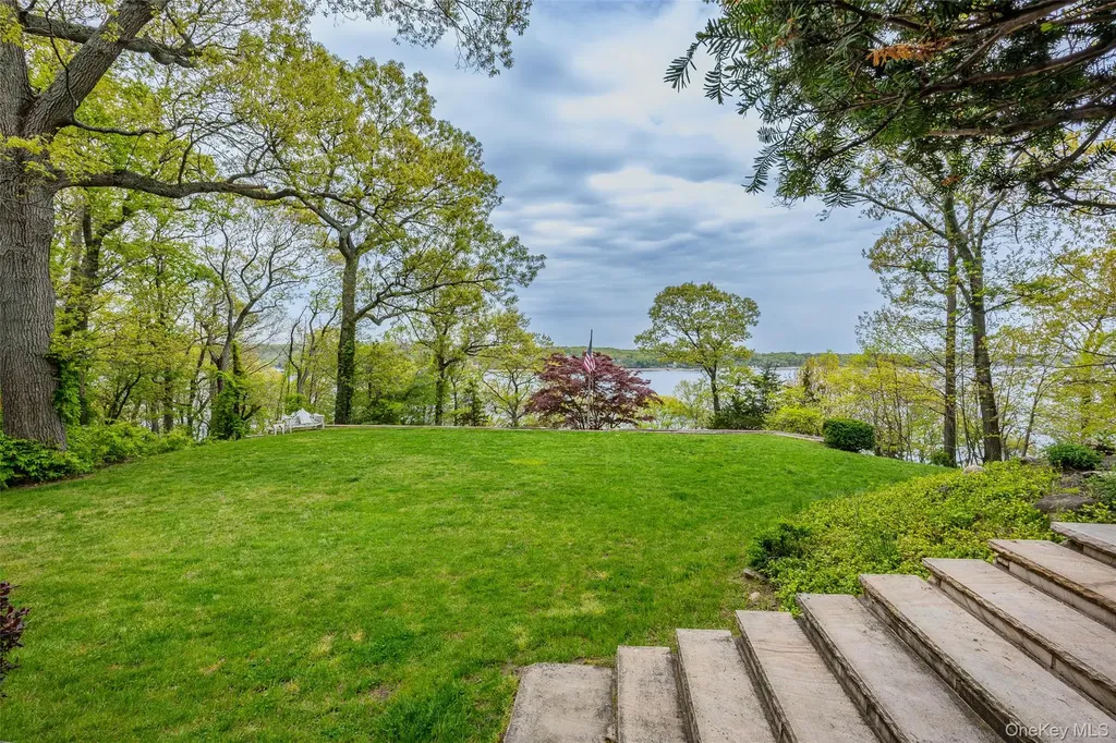 10 Pine Path Port Jefferson NY 11777
