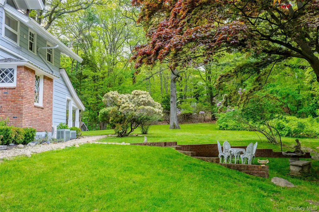 10 Pine Path Port Jefferson NY 11777