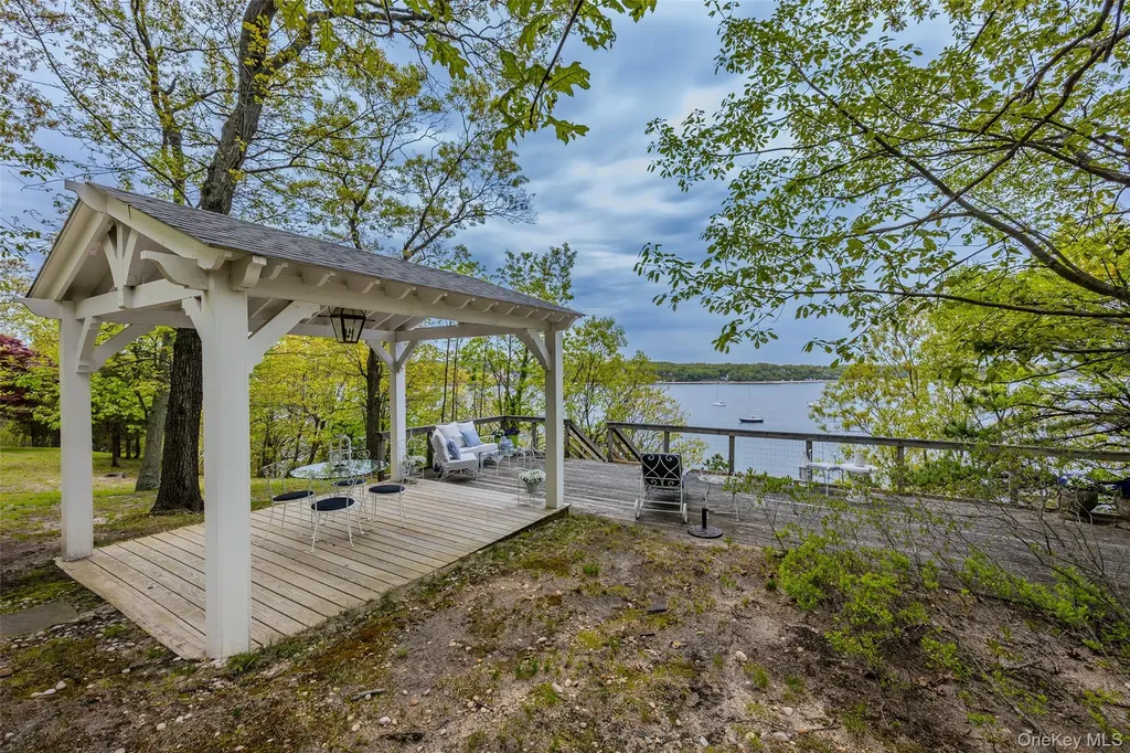 10 Pine Path Port Jefferson NY 11777