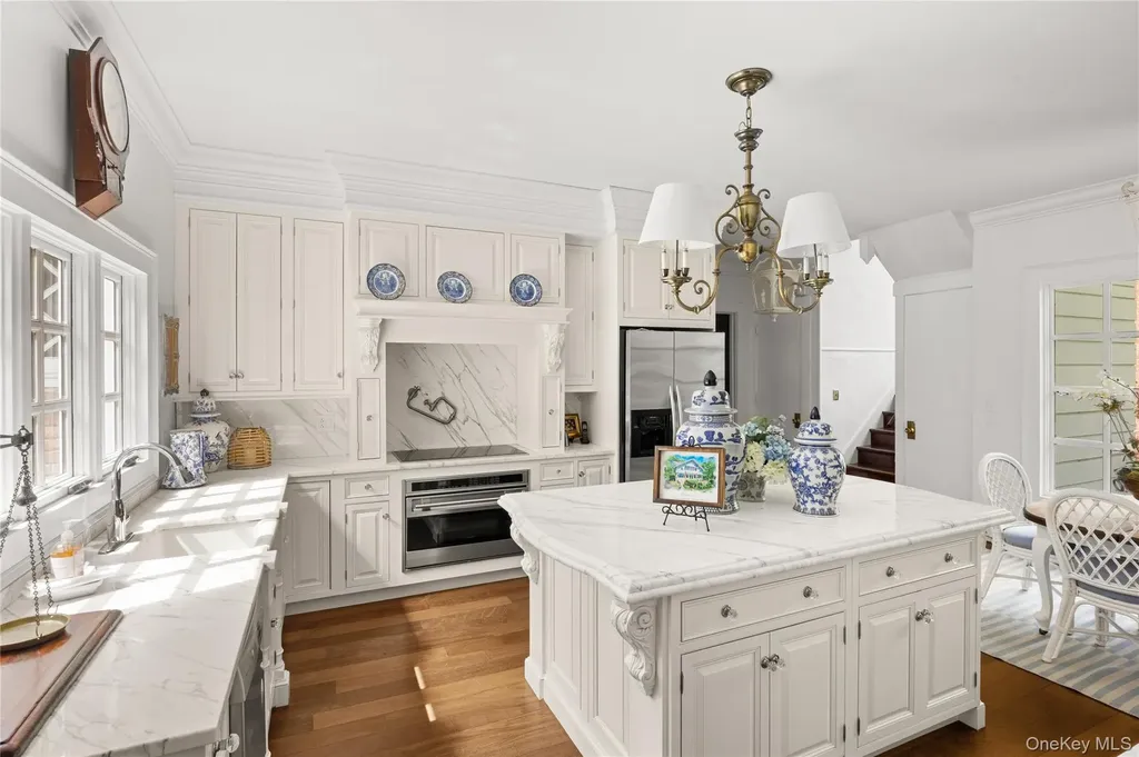 10 Pine Path Port Jefferson NY 11777