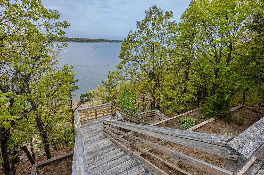 10 Pine Path Port Jefferson NY 11777