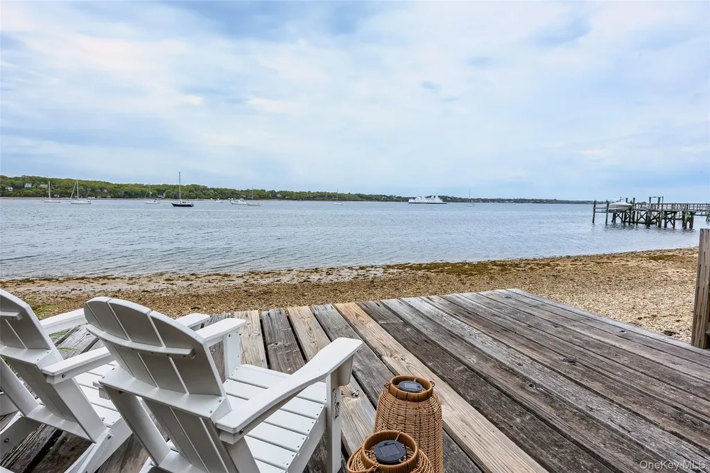 10 Pine Path Port Jefferson NY 11777